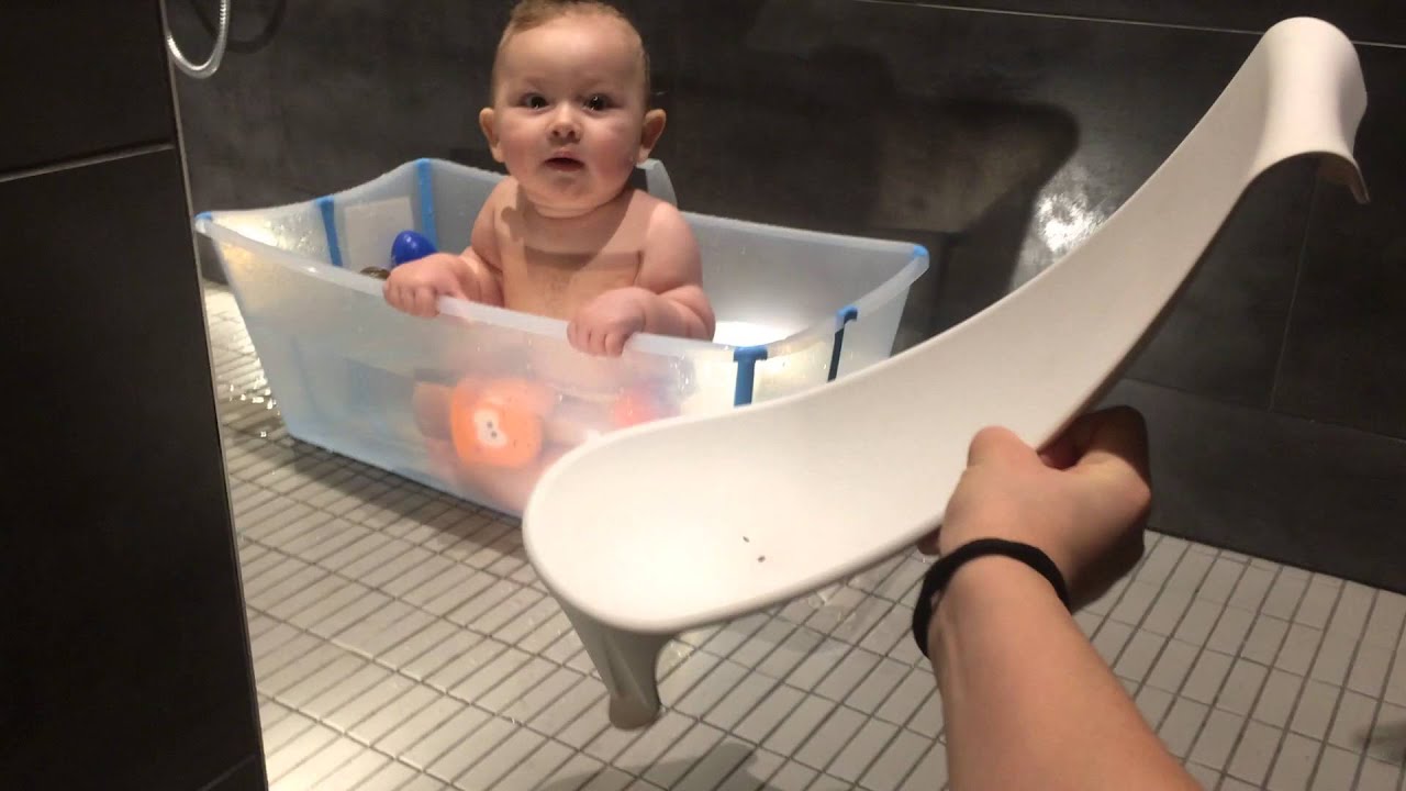 Stokke Bain pliable avec bébé 8 mois Foldable Bath