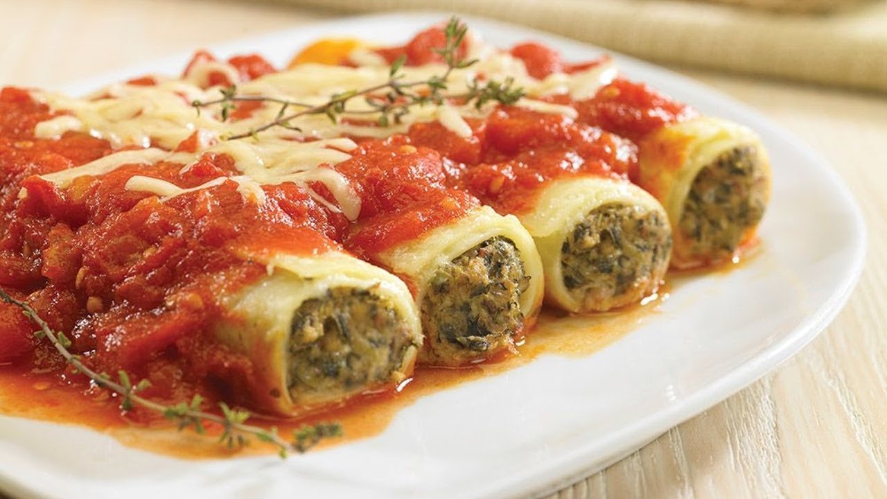 Каннеллони с фаршем бешамель в духовке. Cannelloni. Каннеллони (Cannelloni). Паста каннеллони с фаршем. Каннеллони с мясным фаршем.