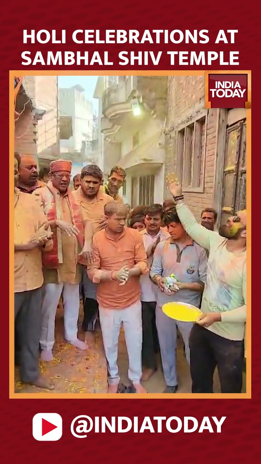Devotees Celebrate Holi At Sambhal Shiv Temple | #holicelebrations #holi2025 #sambhal #indiatoday