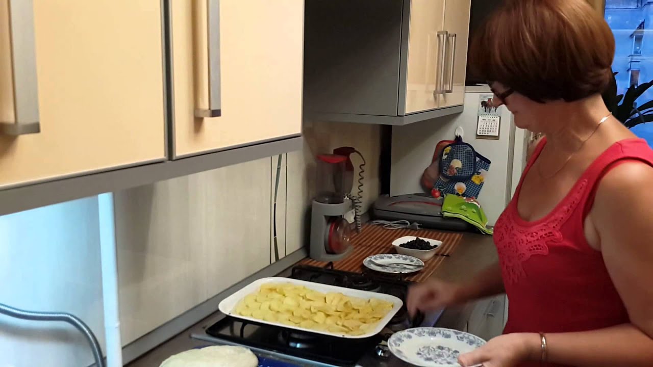 Как приготовить домашний пирог с черникой и яблоками