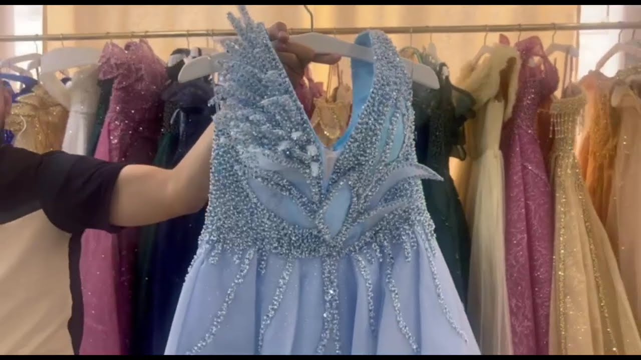 سوق الألبسة في الدانا: من المحل إلى العالمية