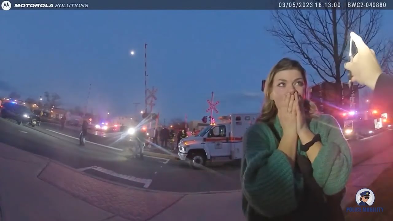 Drunk Woman CRASHES Into A Pole and Gets Arrested For DWI - YouTube