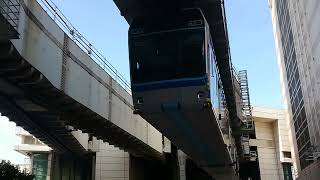 千葉都市モノレール1000形   千葉みなと行き  千葉駅発車