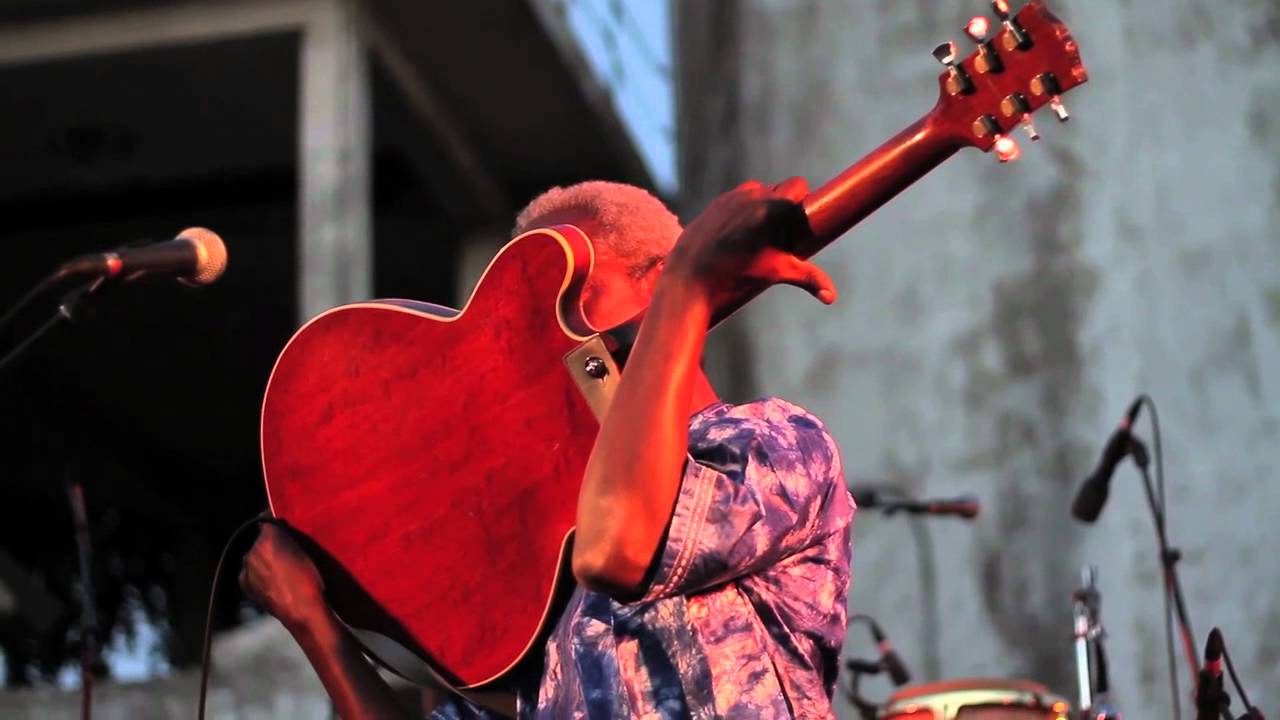 Solo guitare Jimmy (concert Astan Kida) YouTube