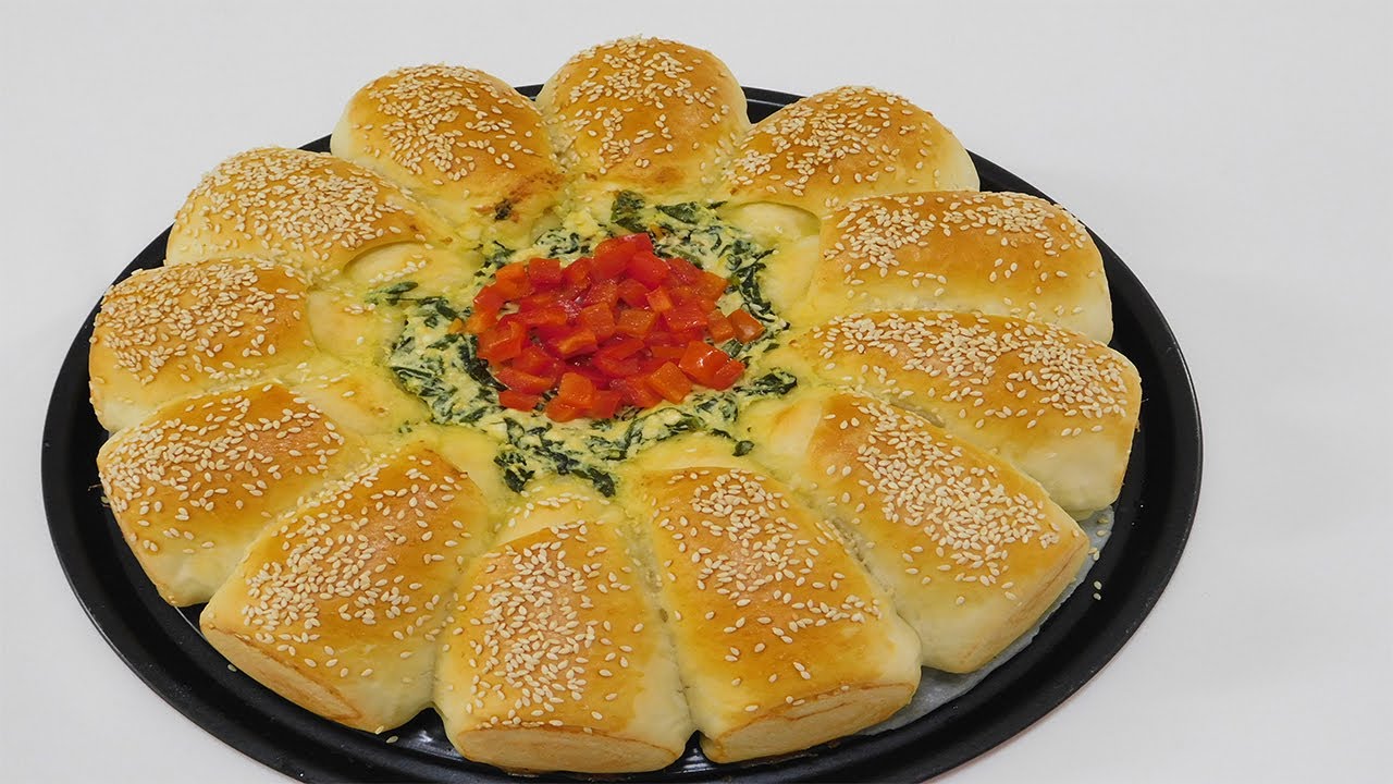 Pogaca so spanakj  i sirenje / Погача со спанаќ и сирење /  Bread with spinach and cheese