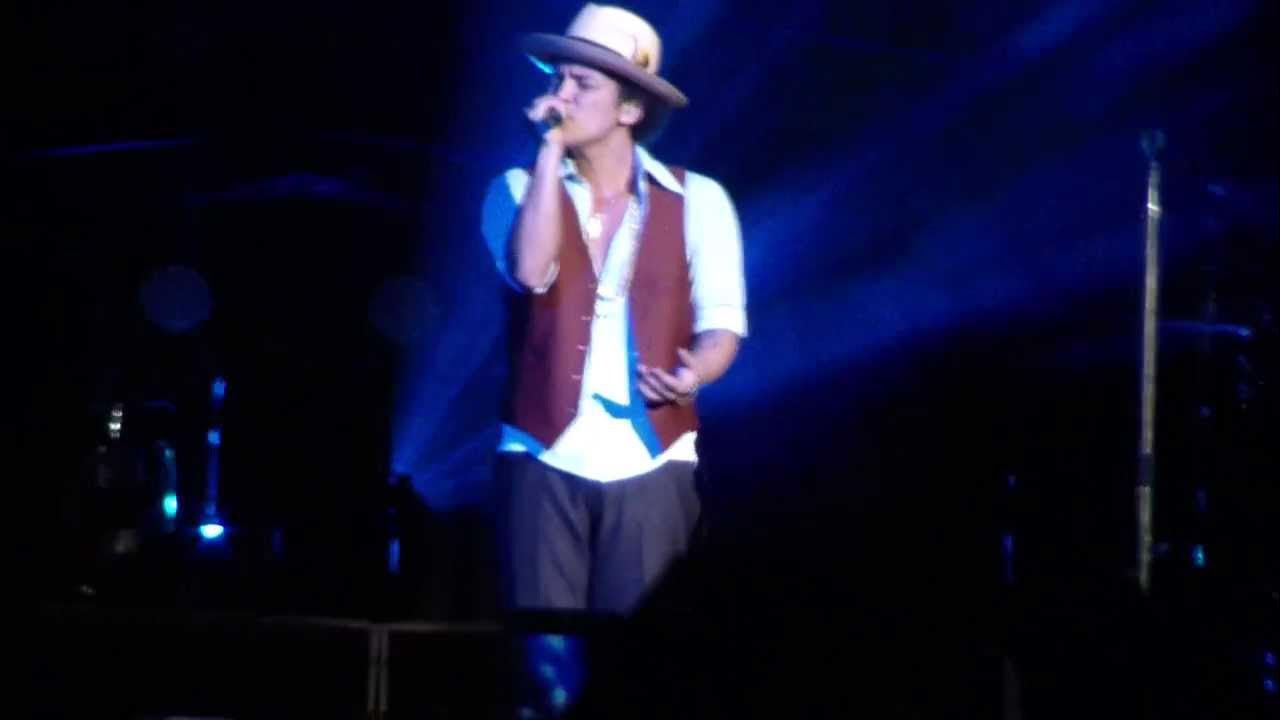 Bruno Mars When I was your man (live in Czech Republic) Full HD YouTube
