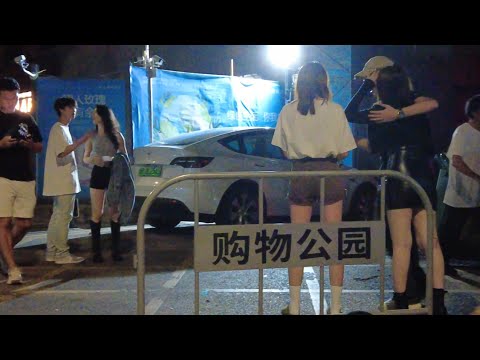 Teen girls playing in the street all night | 青春女孩通宵在街上玩耍 #nightlife #beauty #广州