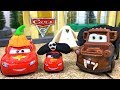 TRUCO O TRATO EN LA NOCHE DE HALLOWEEN CON RAYTO SALITA Y RAYO MCQUEEN - CARS CUENTO DE HALLOWEEN