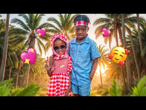 Melly And Her Crush Had Their First Picnic