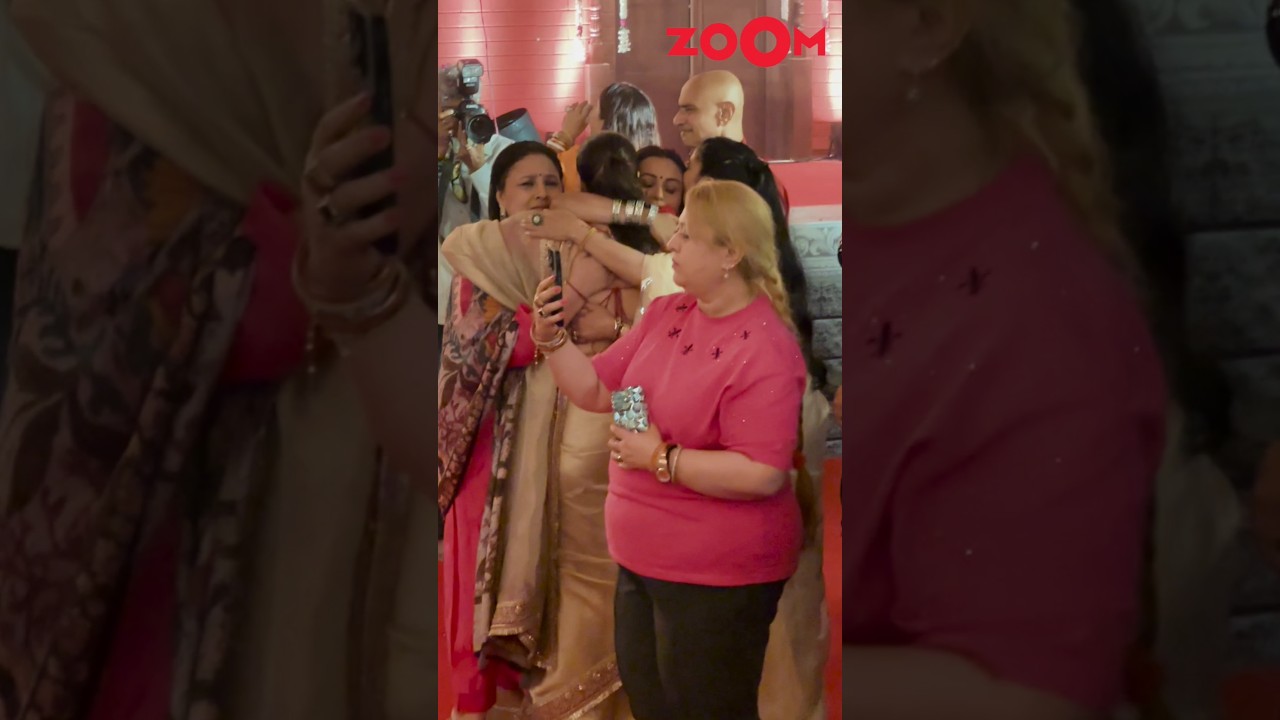 Rani Mukerji TIGHTLY HUGS Kajol as they get emotional remembering Deb Mukherjee 😢 #shorts #kajol