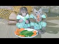 [Moon Family] Monkey Moon and Sky eat vegetables and boiled carrots to get more Vitamins