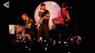 Coldplay fight vs HUUGEEE Balloon!