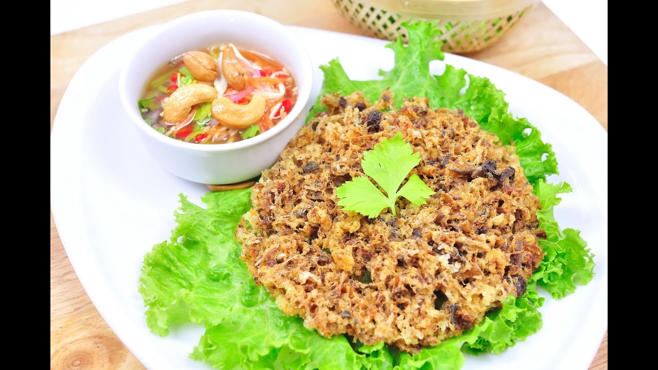 Crispy Catfish With Green Mango Salad - Yum Pha Duk Fu (ยำปลาดุกฟู)