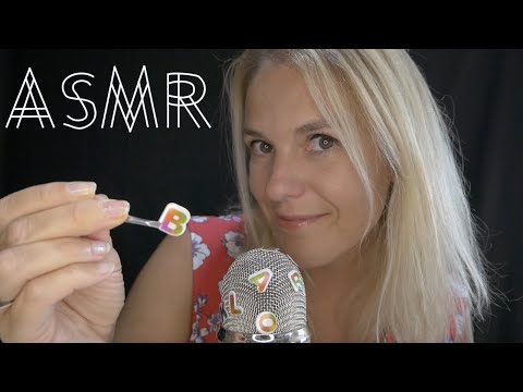 ASMR FR 🎤 Je colle et décolle des stickers + chuchotement de prénoms