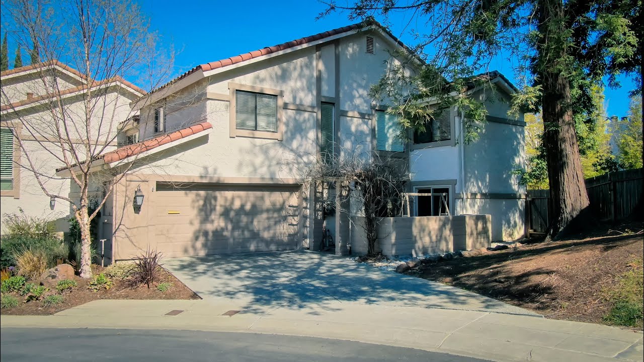 【Virtual Tour】Extensively Remodeled Townhouse in the Prestigious