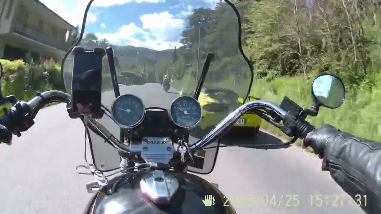 Due aquile Guzzi verso il Ghisallo...