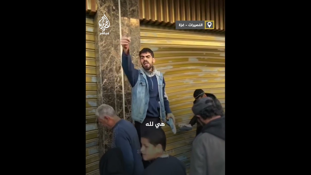 مبادرة لتاجر أحذية في مخيم النصيرات بغزة