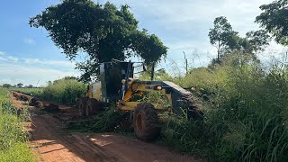 PATROL NA LIMPEZA E PATROLAMENTO DE ESTRADA/Motoniveladora/Patrola/Road Grader/Motor Grader GD655.