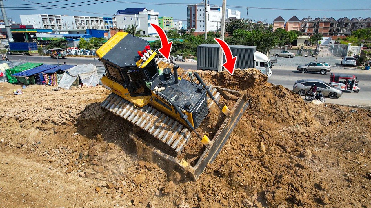 Increible! Talented Operator Bulldozer Shabtui C3 Pro Back Uploading Overturned