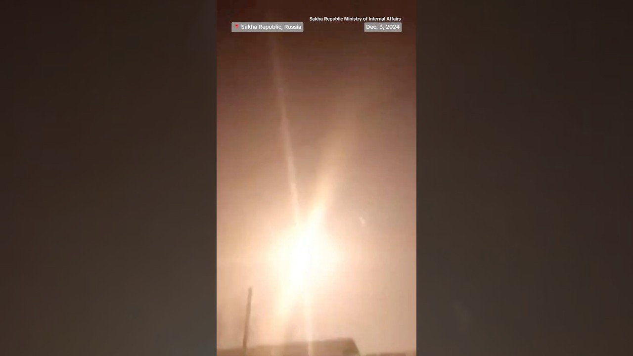 Asteroid produces fireball as it burns up over Russian sky Asteroid produces fireball as it burns up over Russian sky