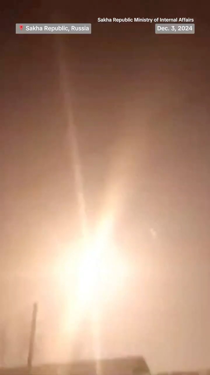 Asteroid produces fireball as it burns up over Russian sky