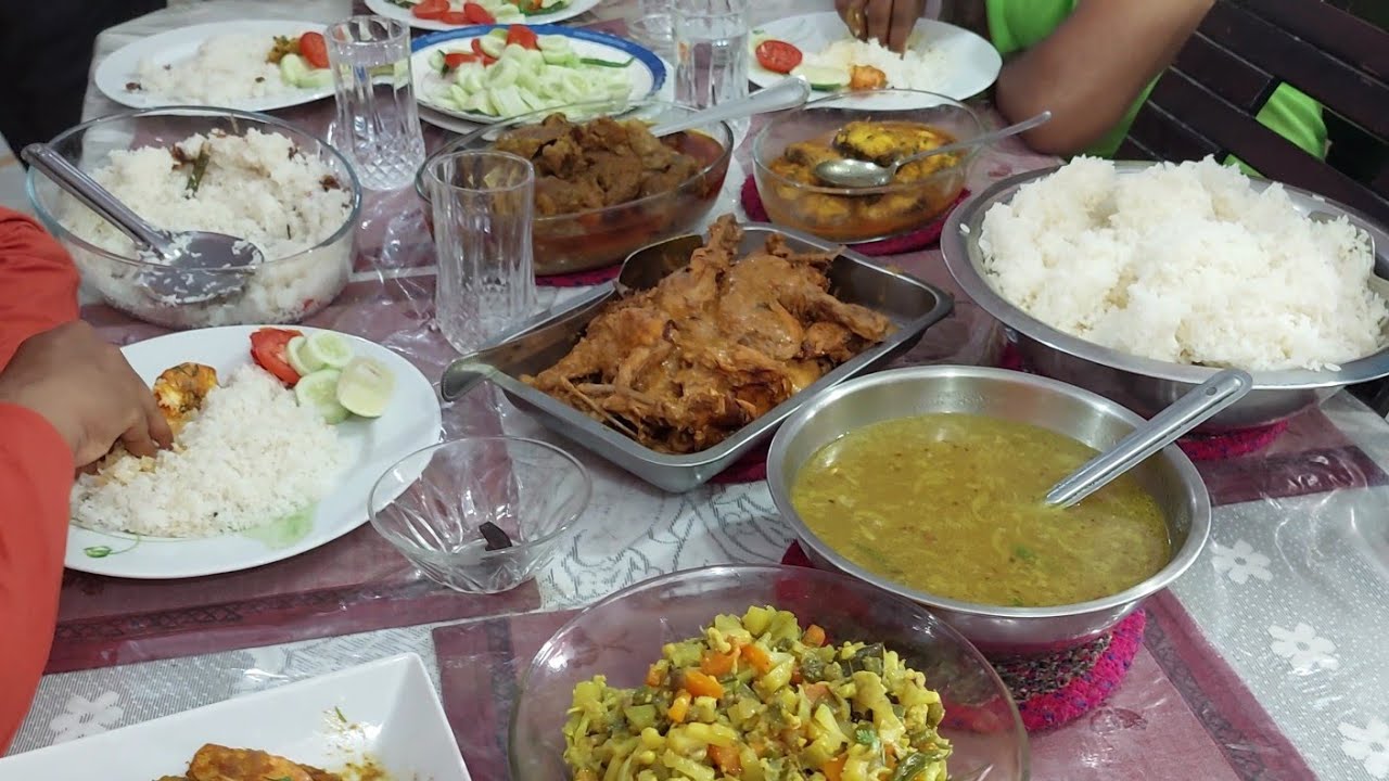 বিয়ের পর এই প্রথম দেবরের বউ আসা উপলক্ষে দুপুরে জমজমাট রান্নার আয়োজন করলাম|Mona's kitchen and blog..