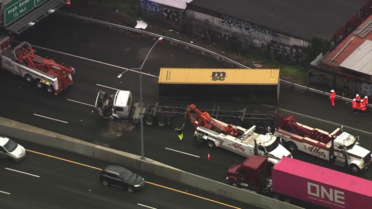 Big rig overturns on I-880 in Oakland - YouTube