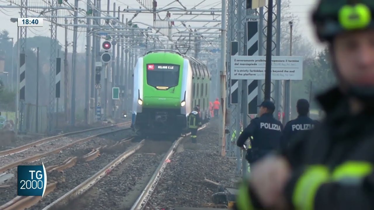 Treviglio, treno pendolari urta carrello della manutenzione. Nessun ferito