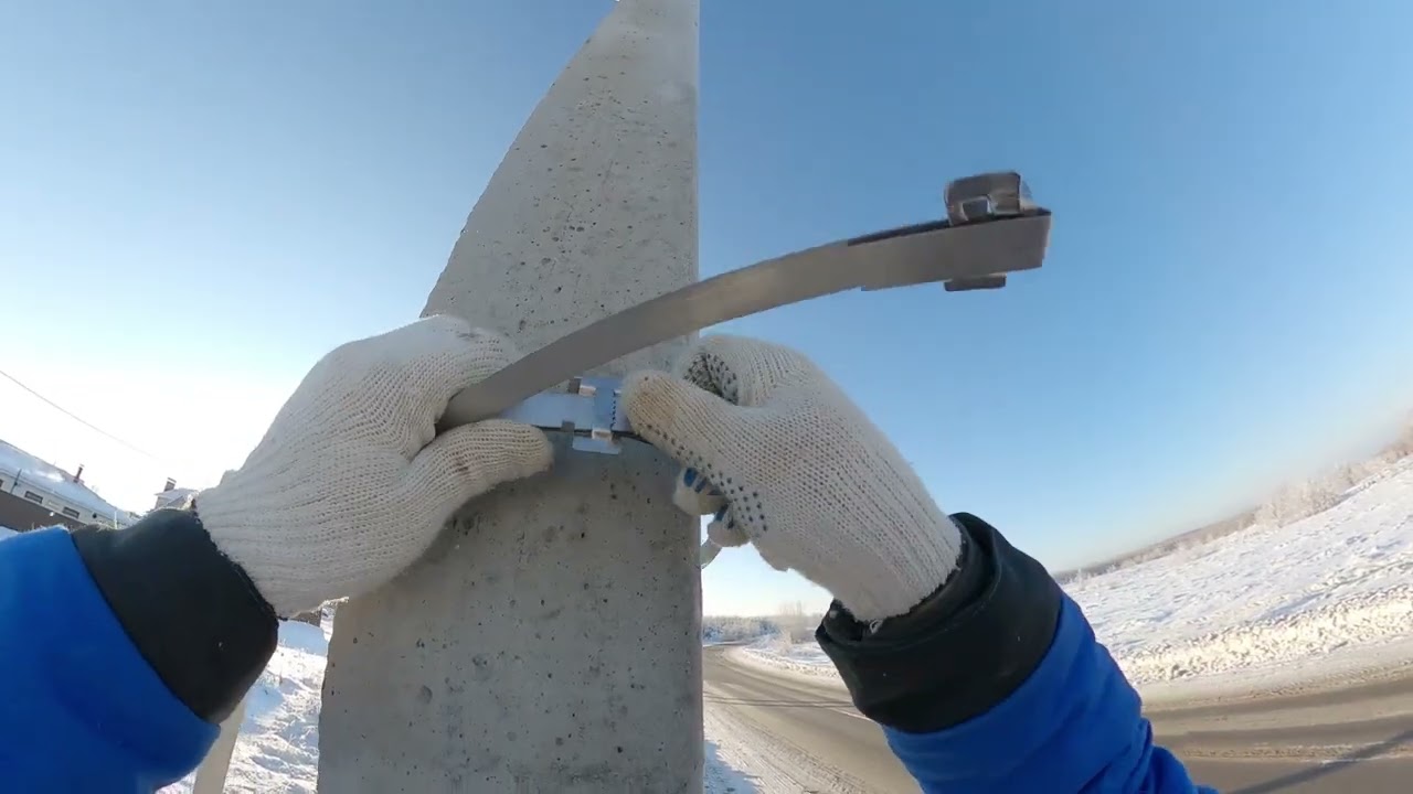 Монтаж дорожных знаков с помощью бандажной ленты - YouTube