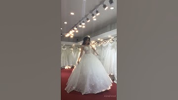 Váy cưới trắng bồng xòe tay dài | Chụp Ảnh Cưới Chuyên Nghiệp Tại HCM