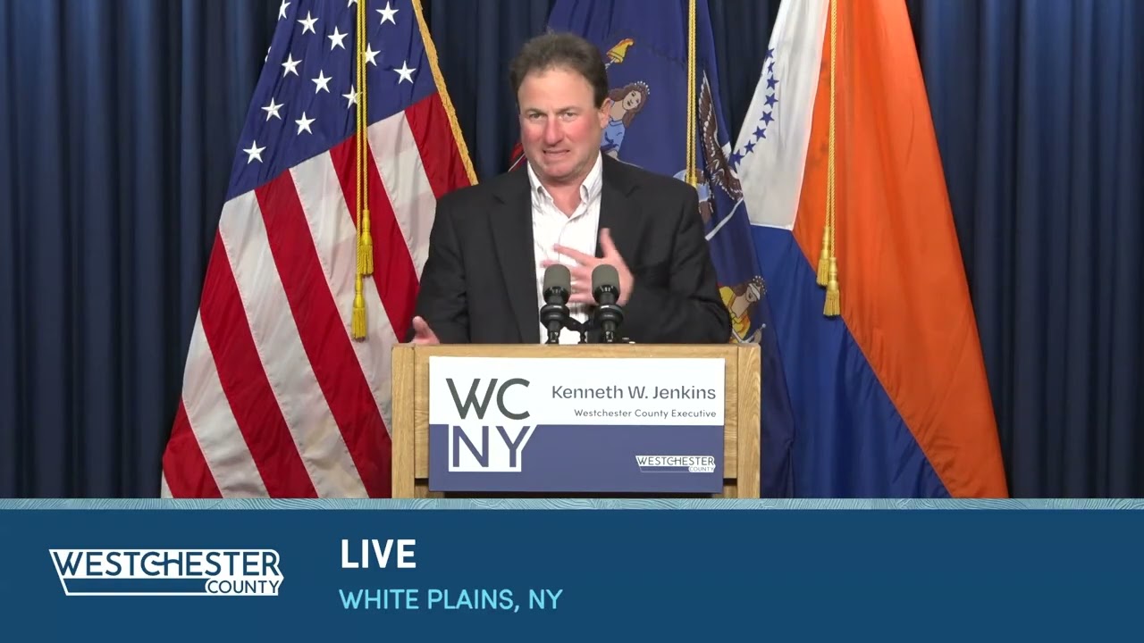 Мэр деревни Рай-Брук Джейсон Кляйн присоединился к еженедельному брифингу.