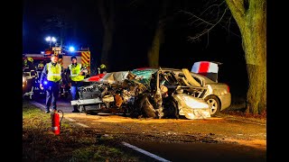 Schwerer Verkehrsunfall zwischen Liebenthal - Hammer 700 PS Auto kracht gegen Baum