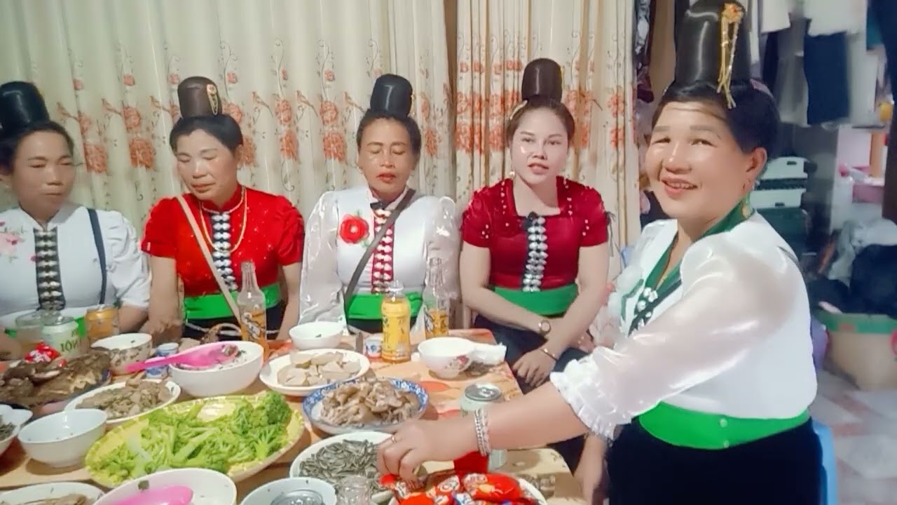 CÁC CHỊ HOÀI ĐẾN MƯỜNG KHONG HÁT CHÚC NHÓ HẨƯ PI NỌNG ỚI 