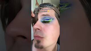 💚💙 Neon green & blue creative makeup look inspo. Save for later #creativemakeup #makeup #eyeshadow