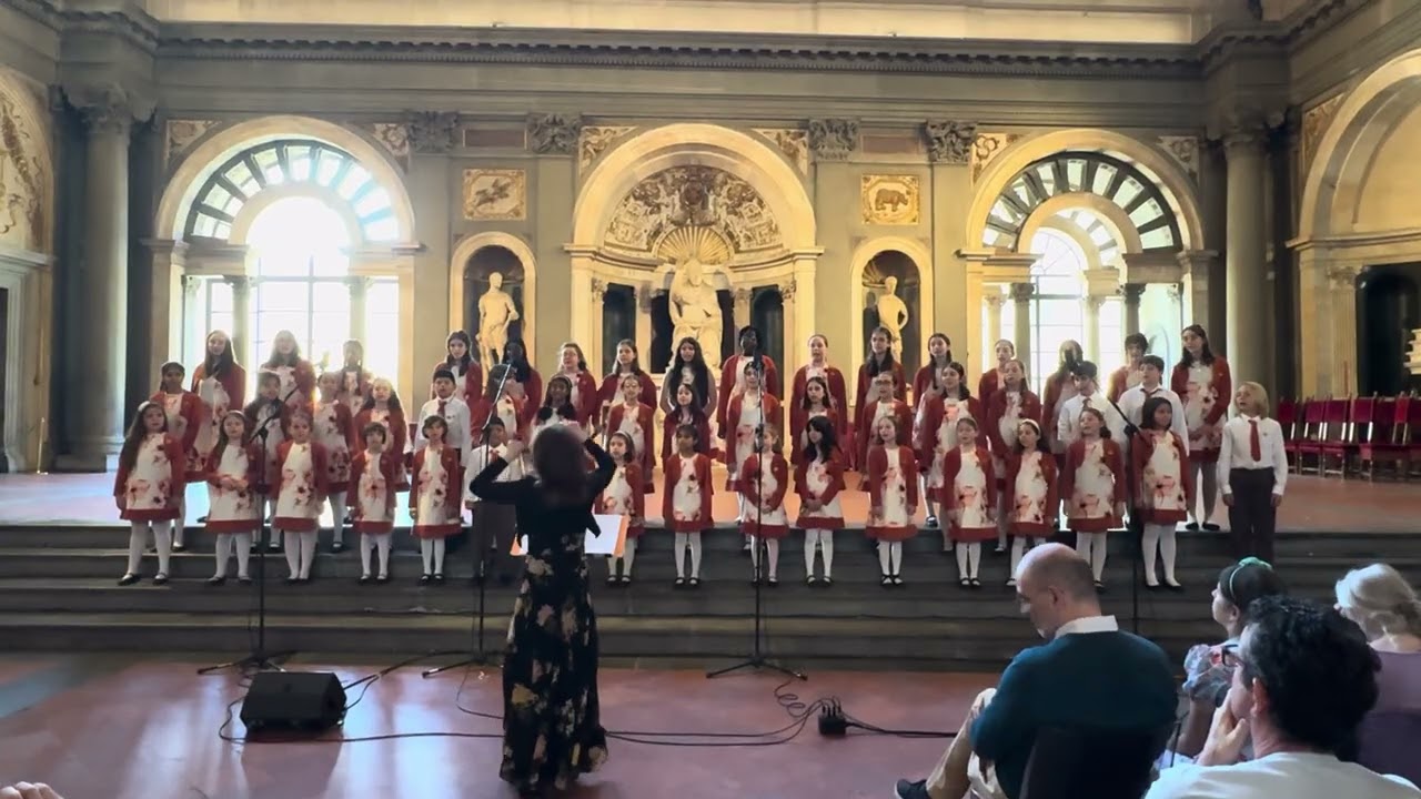 Piccolo Coro Melograno - Gira che é un girotondo (Fasano- Di Stefano)