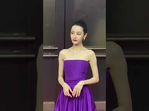 Dior X 迪丽热巴Dilraba (DIOR IN RED)展览红毯前Before red carpet