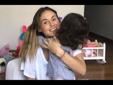 Video: Zuria Vega Deelt Een Tedere Foto Van Haar Dochter Lua