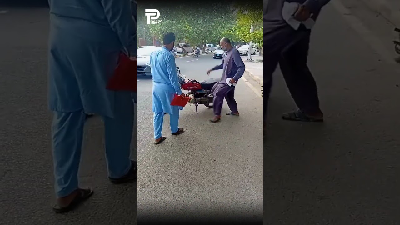 Angered by Helmet Fine, Man Burn His Motorcycle in Lahore 