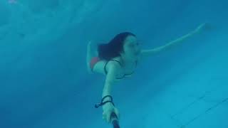 水底拍摄比鱼还会游泳 1