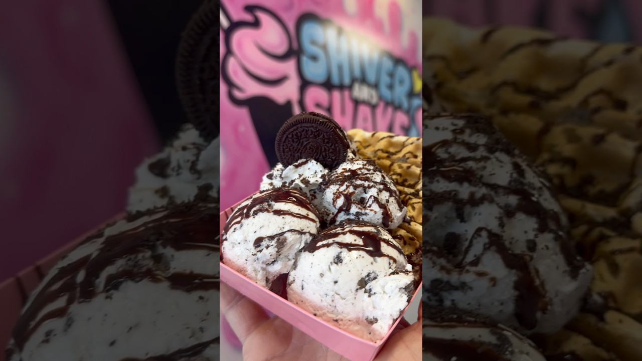 Oreo waffle ice cream sundae for breakfast 🍨 