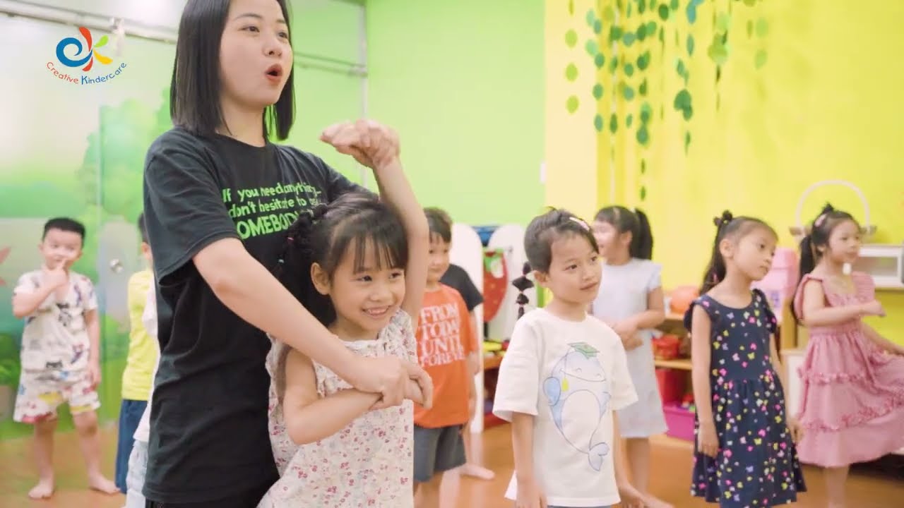Mordern Dance Class tại trường Creative Kindercare Long Biên - youtube