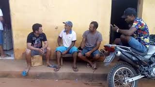 Bastidores Seu Antônio Lavando A Calçada