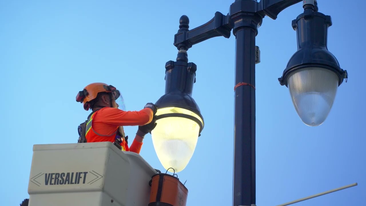 Городские бригады Сан-Диего приступили к ремонту уличного освещения