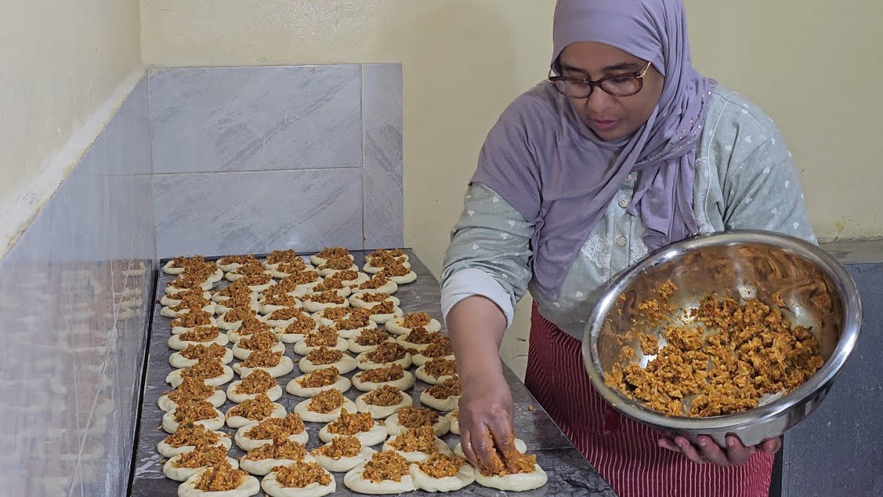 البطبوط بالدجاج والخضرة ولا عندي مشهور كتر فيه طلب بزاف مبقيتش نحك راسي  لي كلاهم كيعاودهم