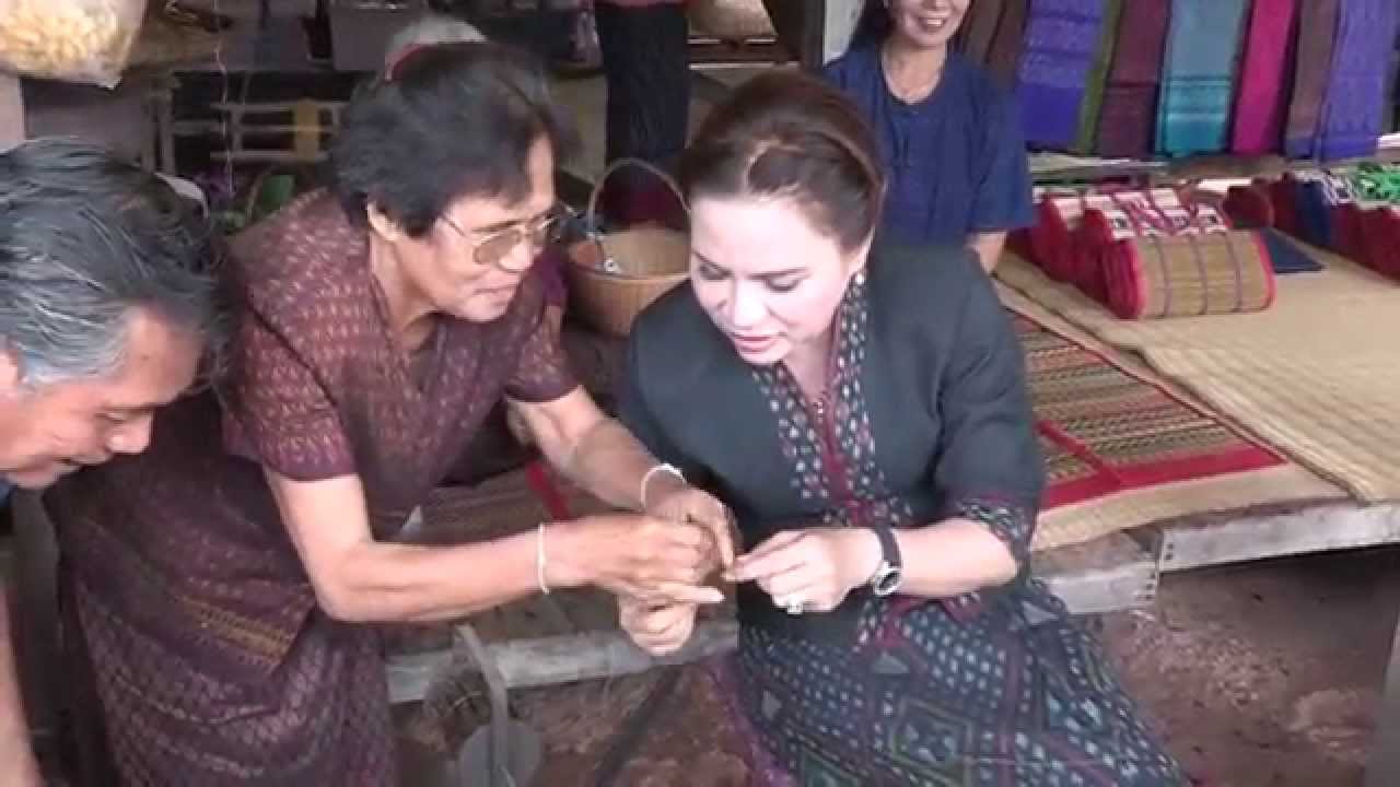 โครงการส่งเสริมอาชืพปลุกหม่อนเลี้ยงไหมและท่อผ้าไหม