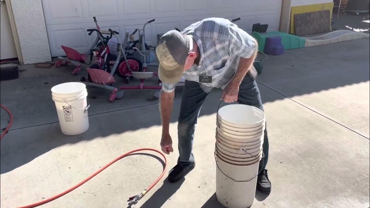How To Unstick Two 5 Gallon Buckets How To Unstick 5 Gallon Buckets - YouTube