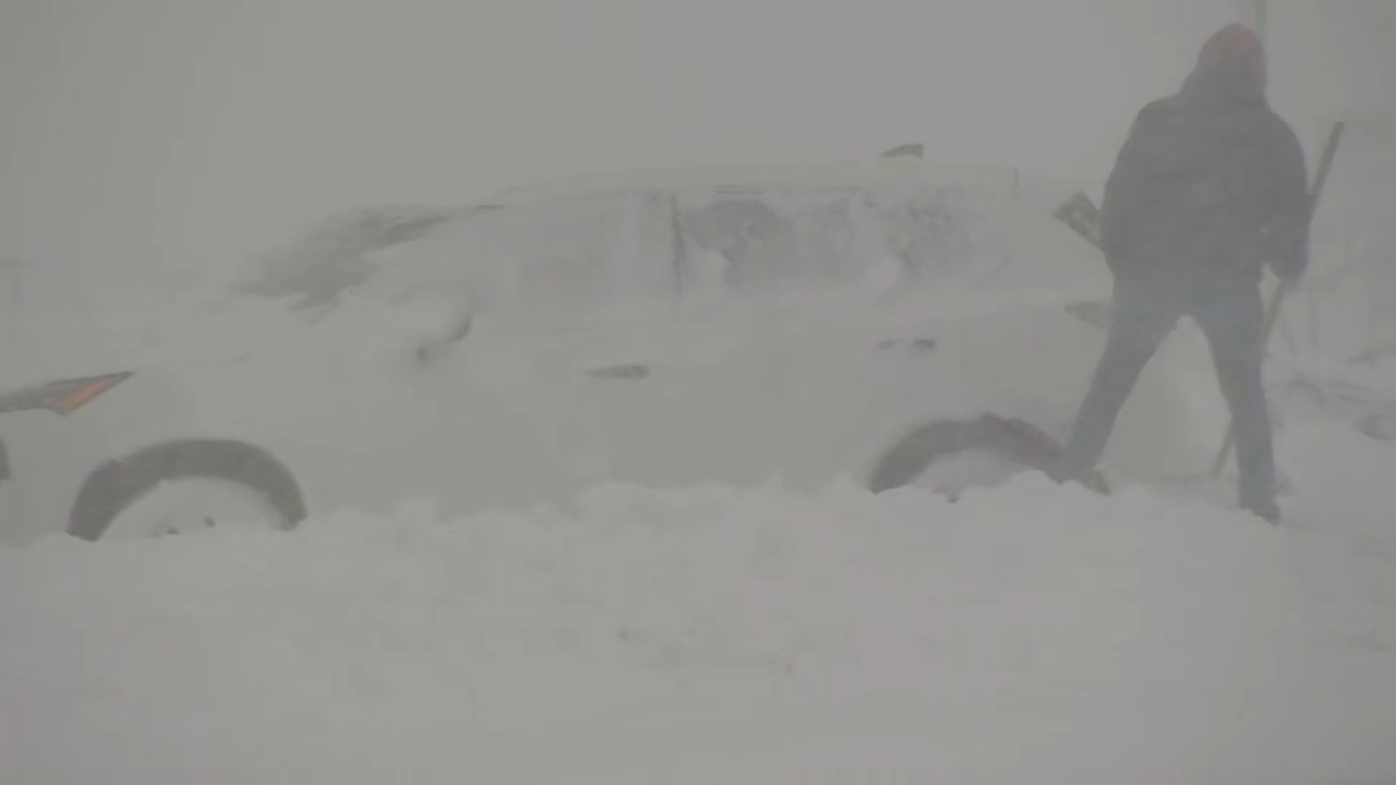 Snow accumulating quickly in New Jersey during blizzard - YouTube