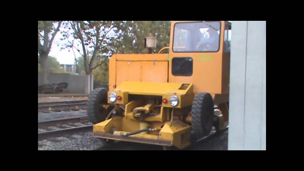bnsf 5729 RARE!! Trackmobile Assembling the Halloween Sacramento Southern Excursion Train