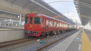 JR四国 185系 観光列車『千年物語』高松駅発車シーン