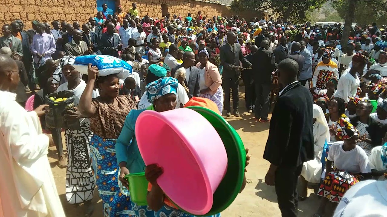 Kw'evi ndatambula ku Ñgala otchali   Ofertório em Tchikala   20170806 125904